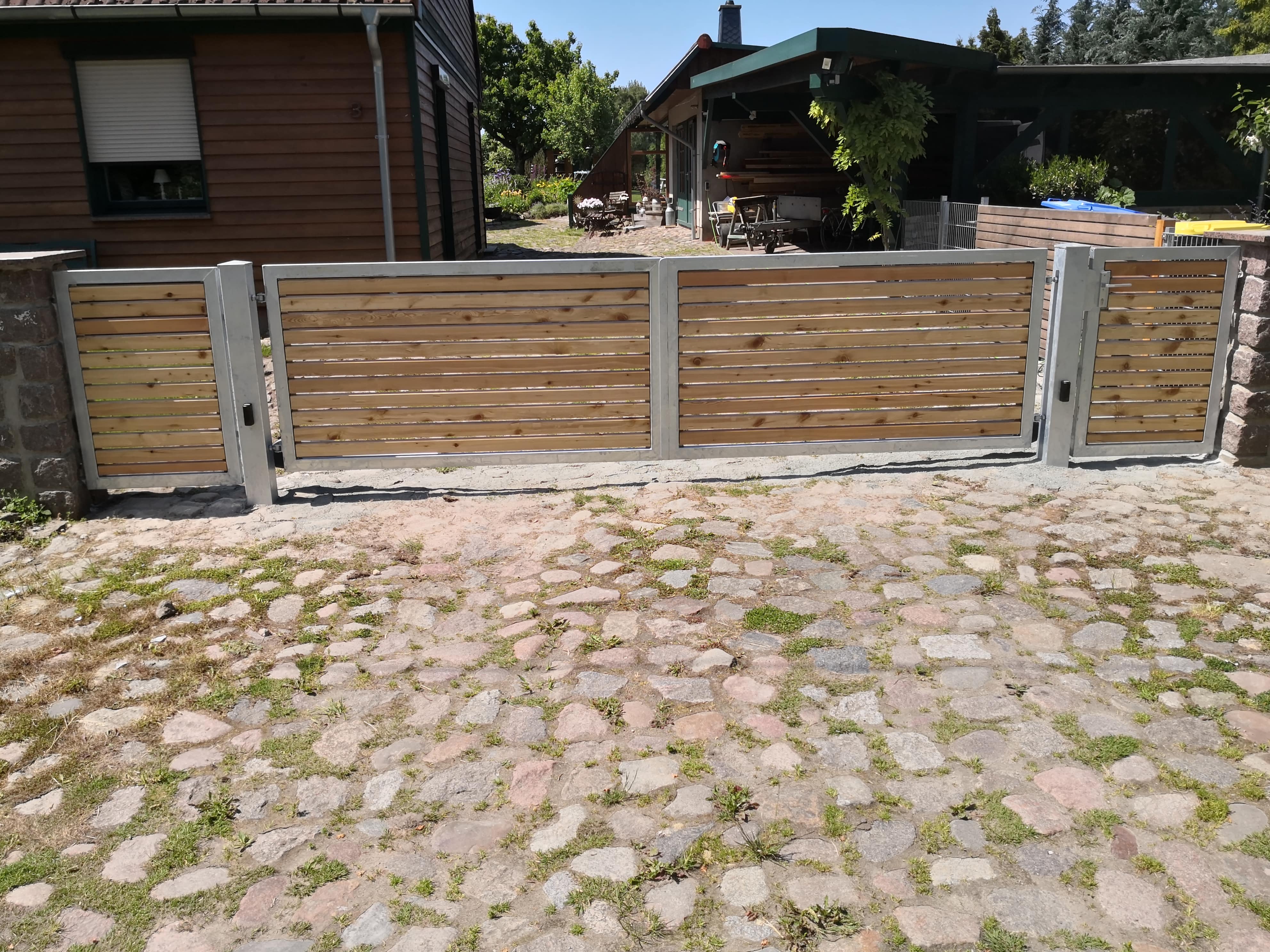 Tor mit Holzf�llung