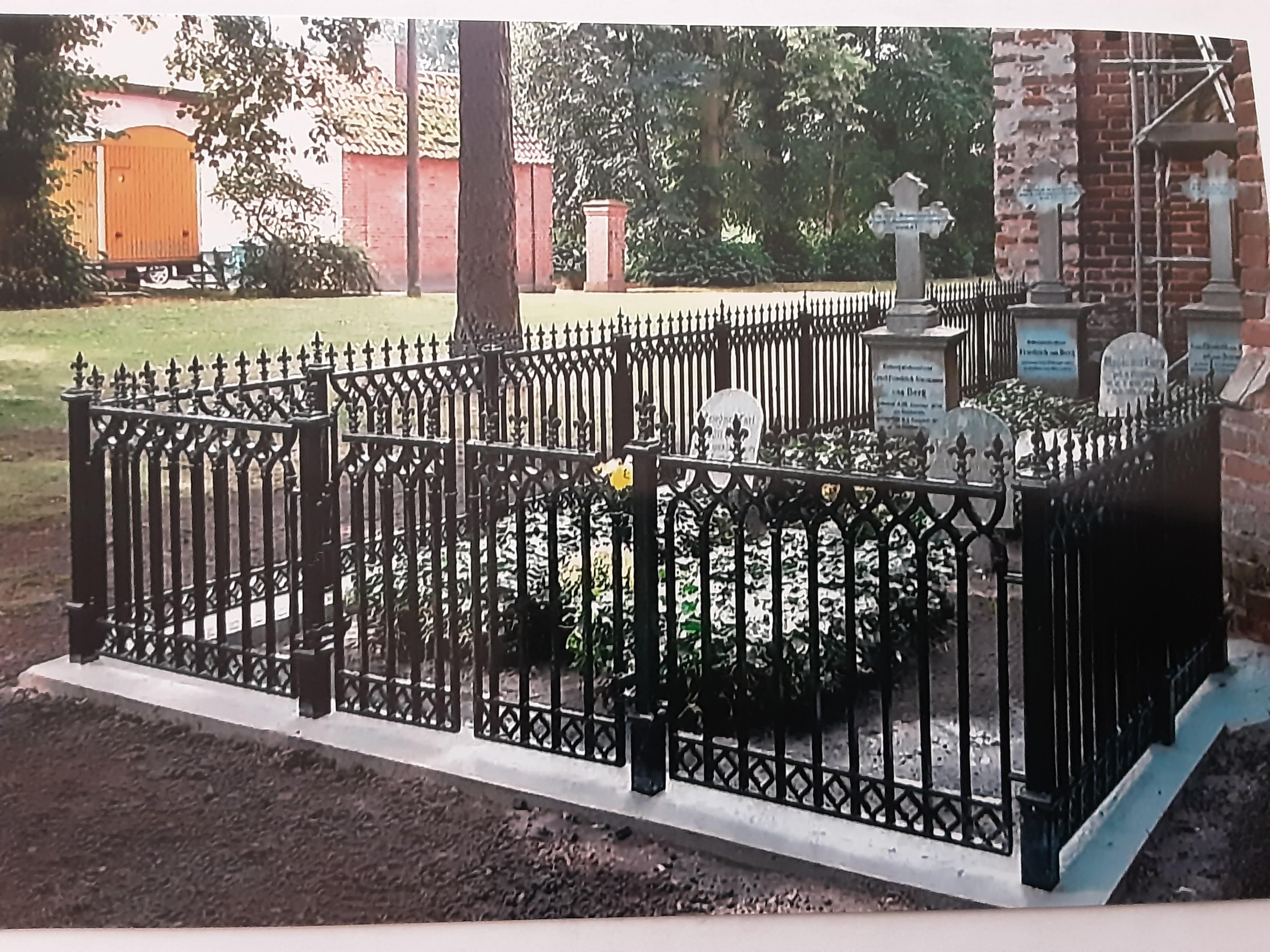 Grabeinfassung pulverbeschichtet